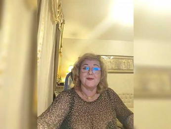 KarinkaSweet webcam model stream image