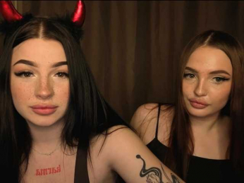 LisaAndDenis webcam model stream image