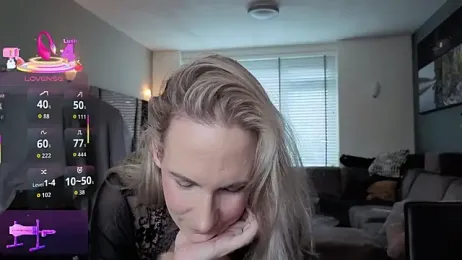 NaomiAndFriends webcam model stream image