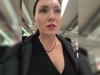 DIVORA webcam model stream image