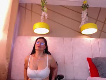 ana_maturee_ webcam model stream image