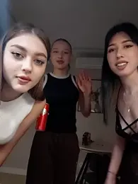 caressyourself webcam stripchat model stream image