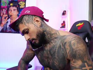 Logan Hugh webcam model stream image