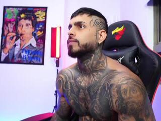 Logan Hugh webcam model stream image