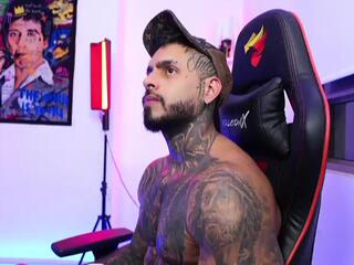 Logan Hugh webcam model stream image