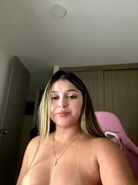 lunablossom_ webcam stripchat model stream image