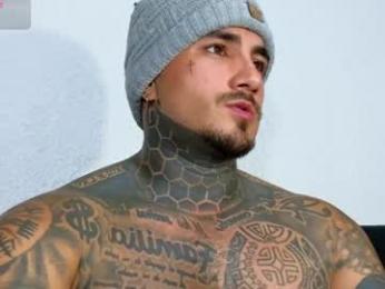 twonaugthy77 webcam model stream image