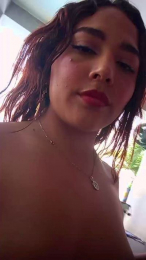 Yara_shine webcam model stream image