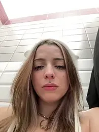 LoraaDoll webcam model stream image