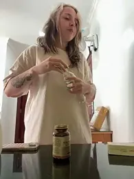 LoraaDoll webcam model stream image