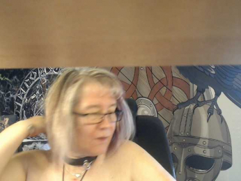 90dTitten webcam model stream image