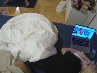 voyeurcam-julmodels-greybed-2 webcam model stream image