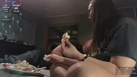 TurtleLady420 webcam model stream image