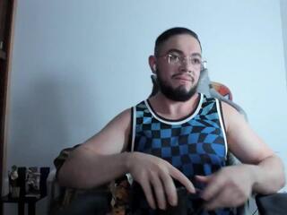 Luigi White webcam flirt4free model stream image