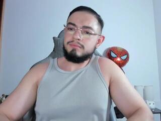 Luigi White webcam model stream image