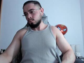 Luigi White webcam model stream image