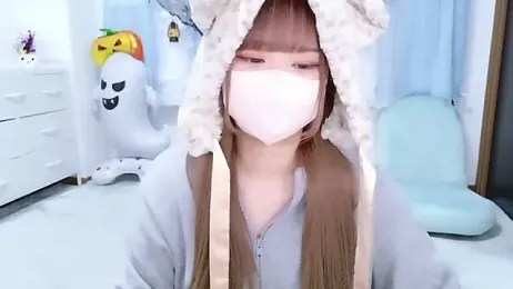 MAIKA_pyon webcam model stream image