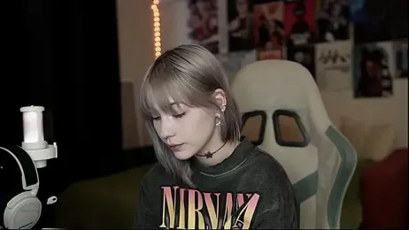 Traharaa webcam model stream image