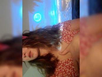 RoyalAngel webcam model stream image