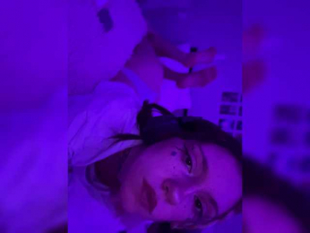 Molly-and-Ewa webcam model stream image