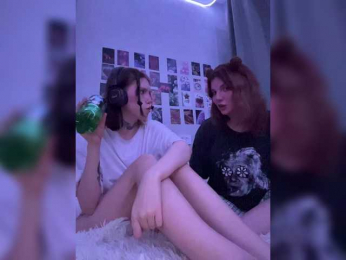 Molly-and-Ewa webcam model stream image