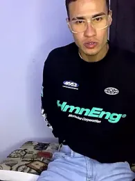 Latin_Paisa_Boy webcam model stream image