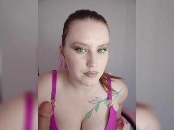 DollVice webcam model stream image