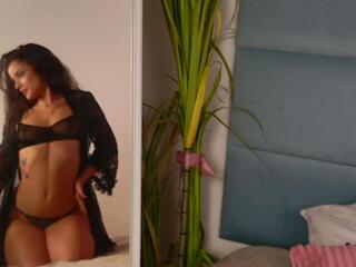 Zoya Raven webcam model stream image