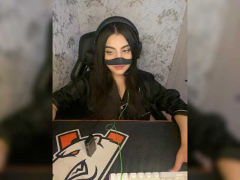 Aloeloea webcam model stream image