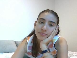 Alma Queen webcam model stream image