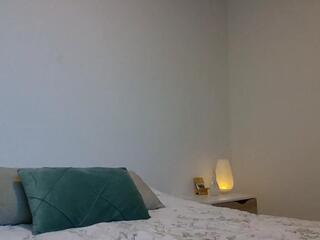 Alma Queen webcam model stream image