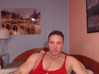 Hunky Muscle webcam model stream image