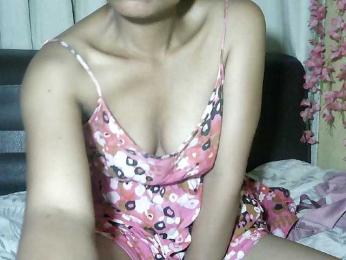 Pussy01lips webcam bongacams model stream image