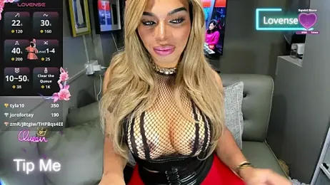 10Massive_DominantDoll-xx webcam model stream image