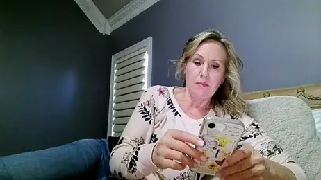 Lisaisluscious webcam model stream image