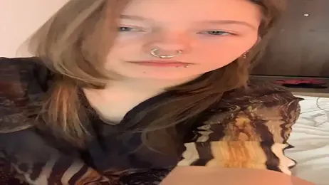 VesnaCrystal webcam model stream image