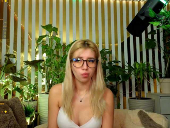 FlowwwerGirl webcam bongacams model stream image