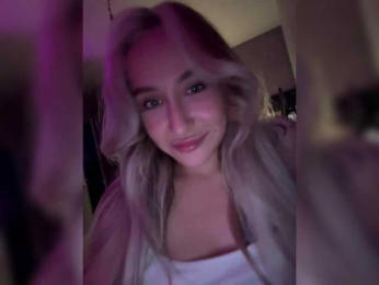 QueenKing webcam model stream image