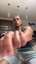 Beachmusclefit webcam cam4 model stream image