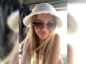CarrieBradshaw webcam model stream image