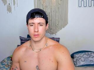 Aaron Bain webcam model stream image