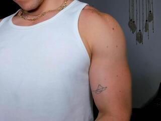 Aaron Bain webcam model stream image