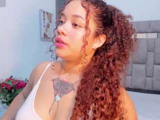 zuly-jones webcam camsoda model stream image