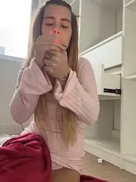 EmiliaCatalina webcam model stream image