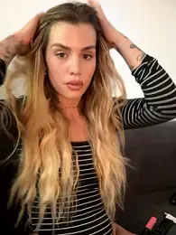 EmiliaCatalina webcam model stream image