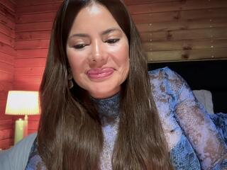 Kitty Lowell webcam model stream image