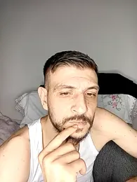 Red_dewilll webcam model stream image