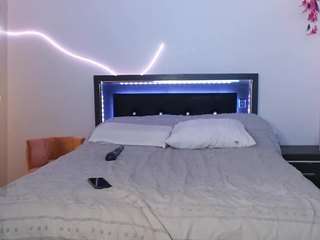 naughtynikkiolivia webcam model stream image