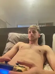 z4nett1 webcam stripchat model stream image