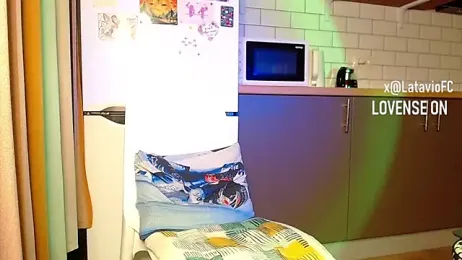 Midnighter_ webcam model stream image